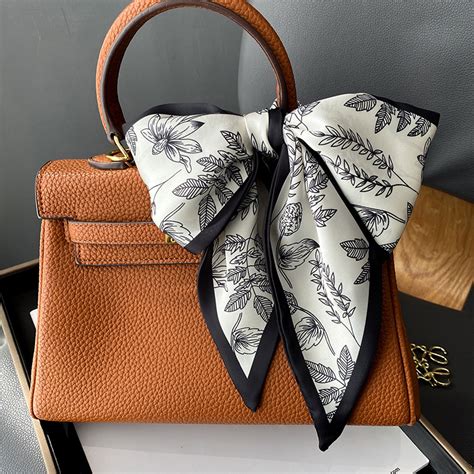 twilly hermes foulard comment le porter|Comment Mettre un Foulard Twilly .